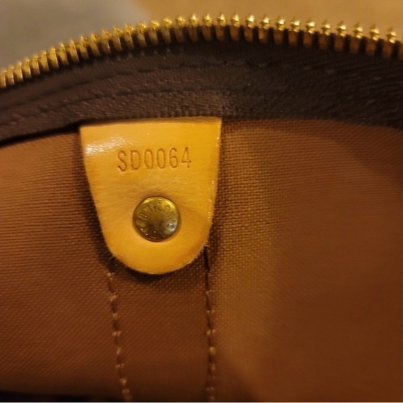 I’m selling a brown and tan Louis Vuitton travel bag. - Picture 4 of 7